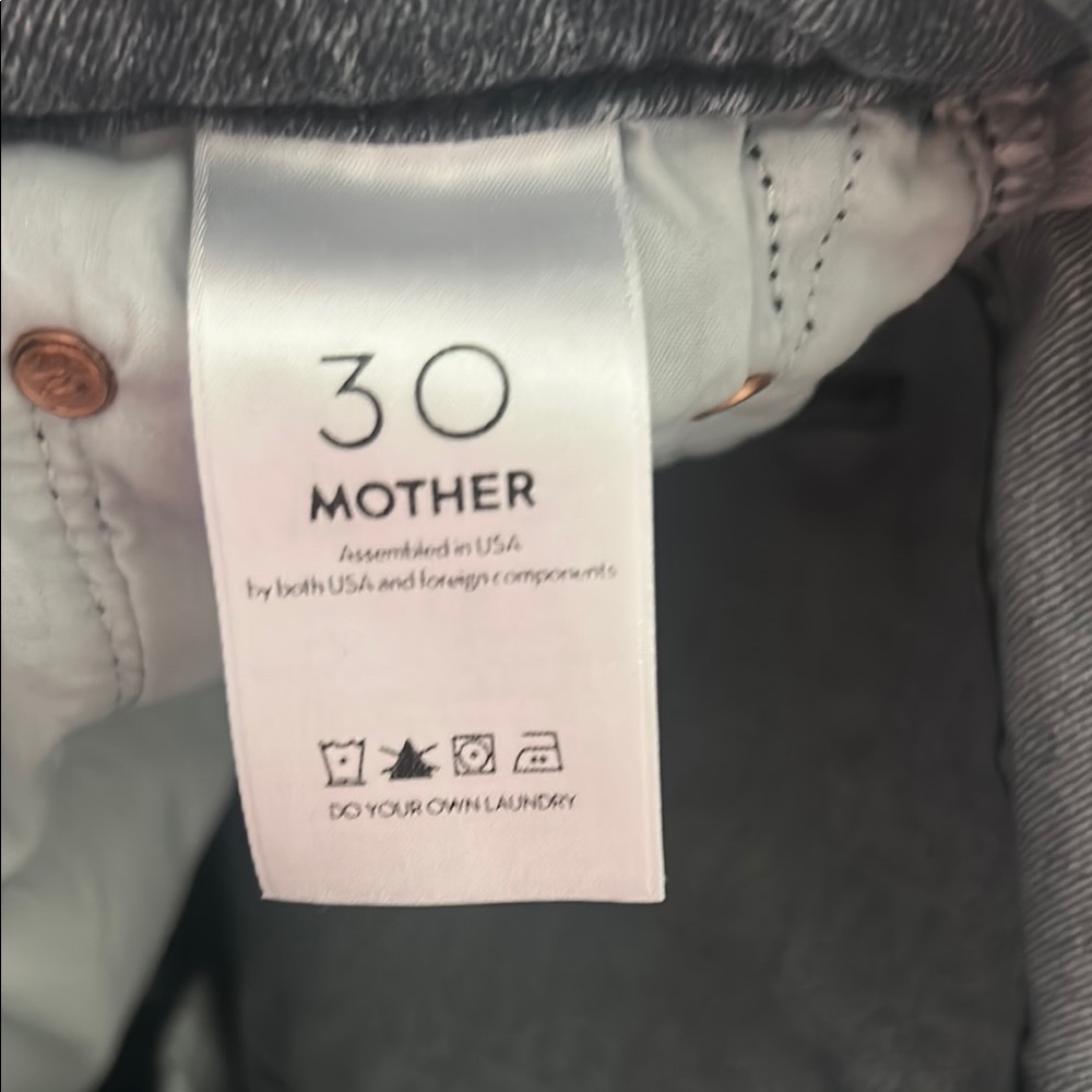 Mother Swooner zip jeans in Static wash - Picture 8 of 9